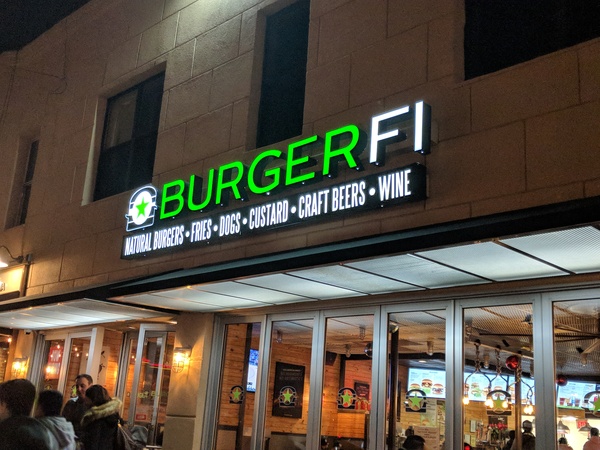 ハンバーガーショップ「Burgerfi」